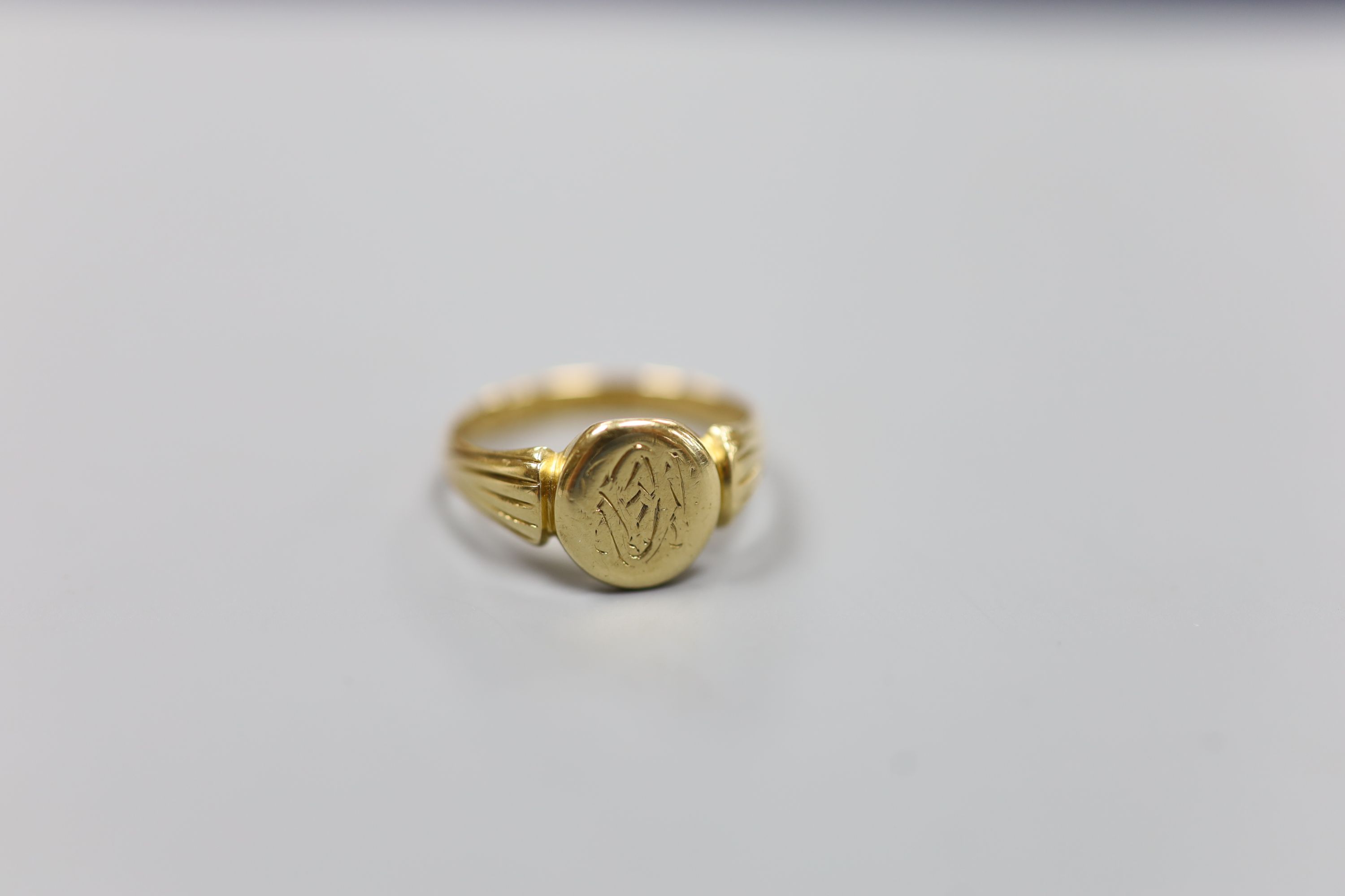 A late Victorian 18ct gold signet ring with engraved crest? (tired), size L/M